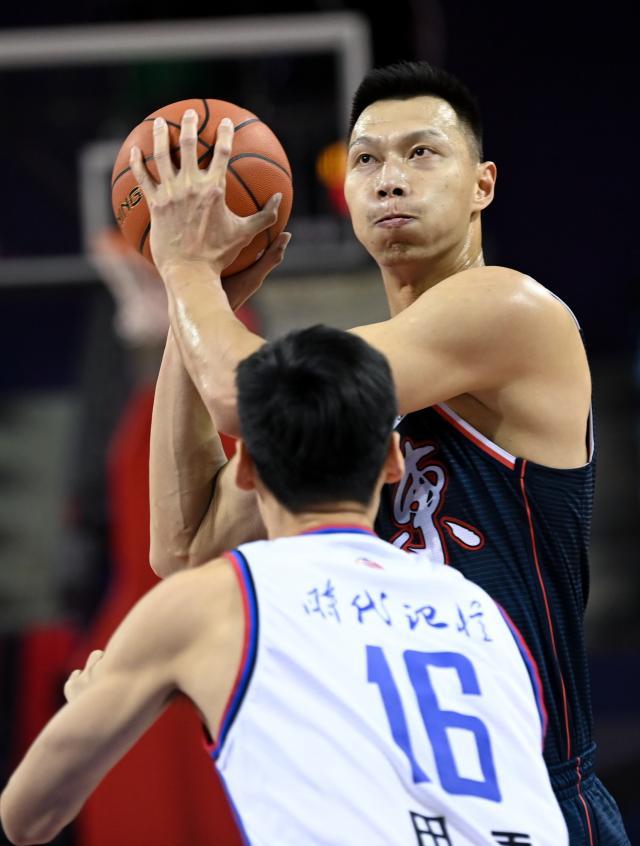 爱游戏-广东新外援加盟如雪中送炭 首秀砍三双助球队反弹